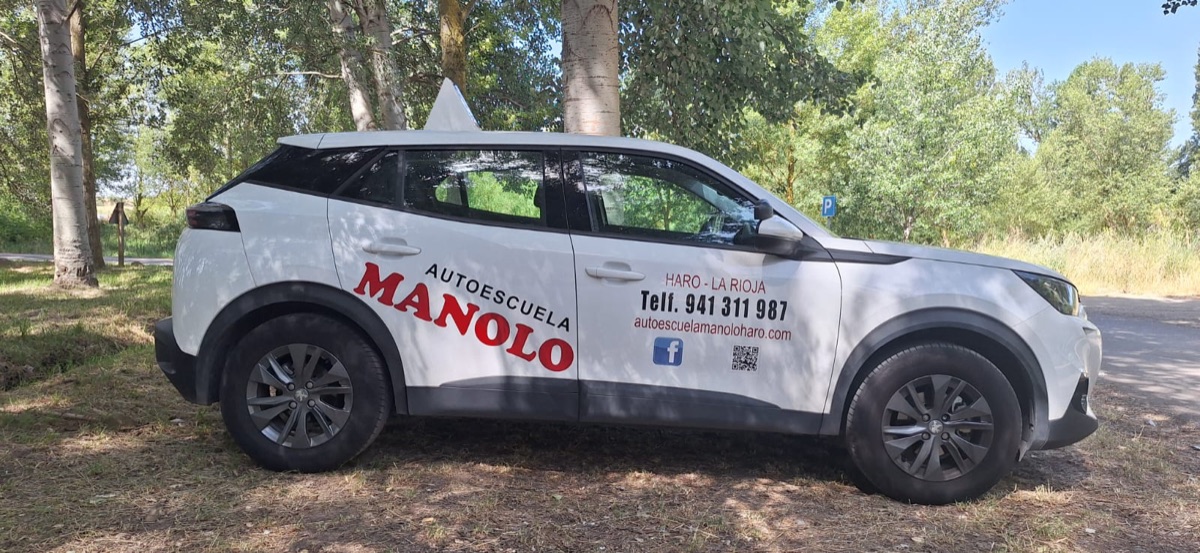 Coche de prácticas de Autoescuela Manolo
